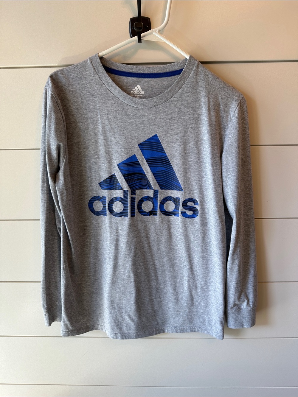 adidas boys Gray Long-Sleeve Tee with Blue Logo
